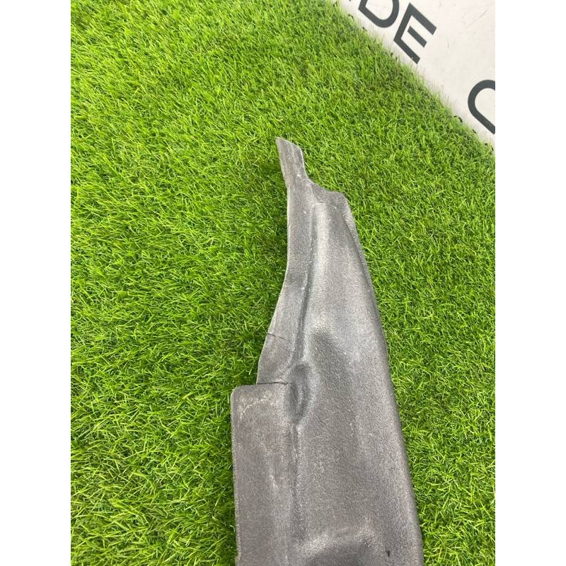 Уплотнитель крыла (кузов и элементы) Jeep Grand Cherokee WK2 2018 3.6 68046264a