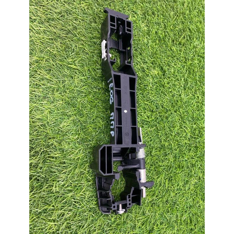 Кронштейн ручки двери (кузов и элементы) Nissan Rogue T32 2020 2.5 806105AA0A
