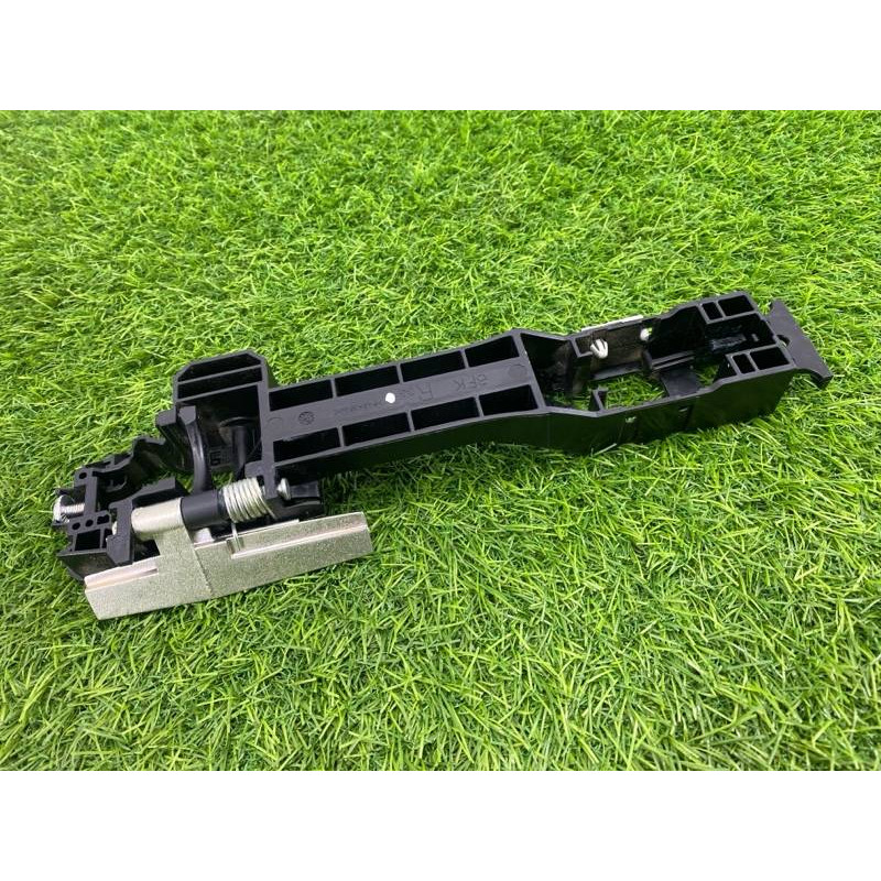 Кронштейн ручки двери (кузов и элементы) Nissan Rogue T32 2020 2.5 806105AA0A