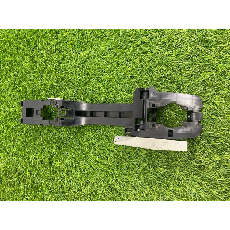 Кронштейн ручки двери (кузов и элементы) Nissan Rogue T32 2020 2.5 806105AA0A