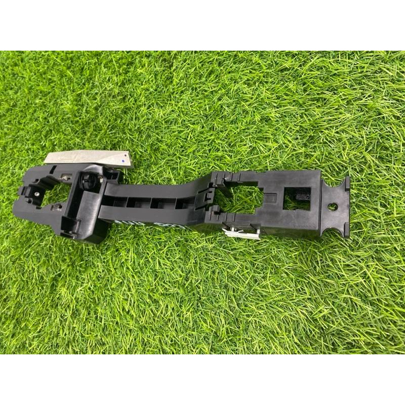 Кронштейн ручки двери (кузов и элементы) Nissan Rogue T32 2020 2.5 806105AA0A