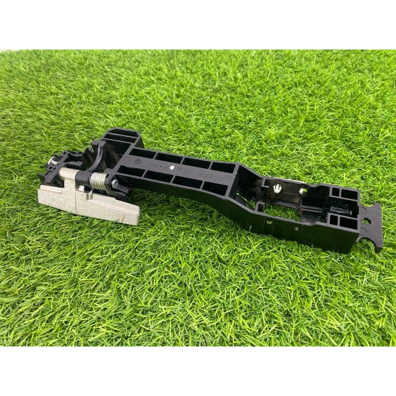 Кронштейн ручки двери (кузов и элементы) Nissan Rogue T32 2020 2.5 806105AA0A