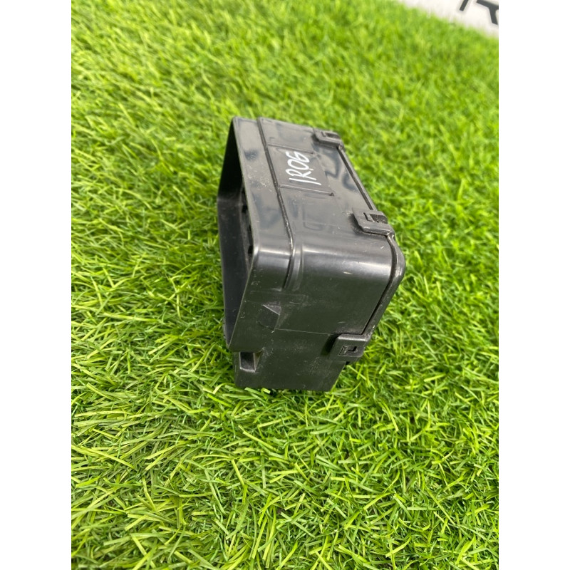 Корпус блока предохранителей (кузов и элементы) Nissan Rogue T32 2020 2.5 25237AM600