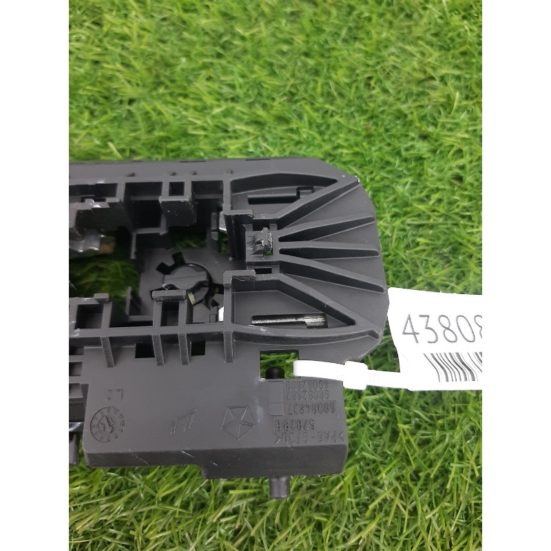 Кронштейн ручки дверей (кузов і елементи) Jeep Cherokee Trailhawk 2014 2.4 68082687AG