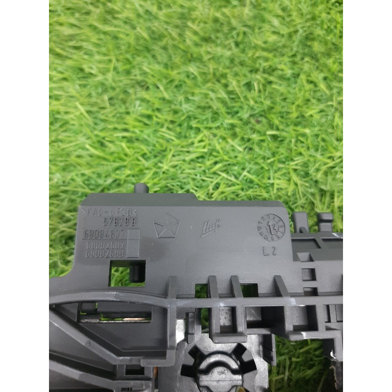 Кронштейн ручки двери (кузов и элементы) Jeep Cherokee KL 2014 2.4 68082687AG