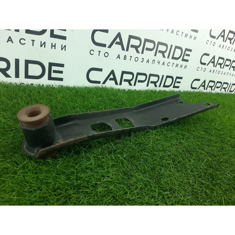 Кронштейн глушителя (выпускная система) Jeep Grand Cherokee WK2 2018 3.6 68166084AA