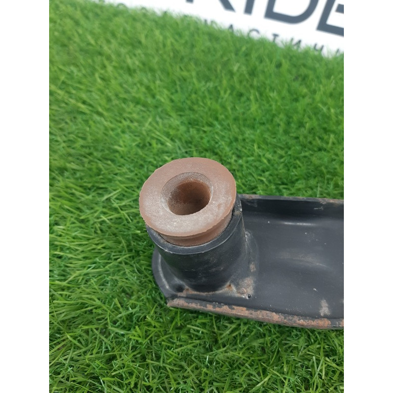 Кронштейн глушителя (выпускная система) Jeep Grand Cherokee WK2 2018 3.6 68166084AA