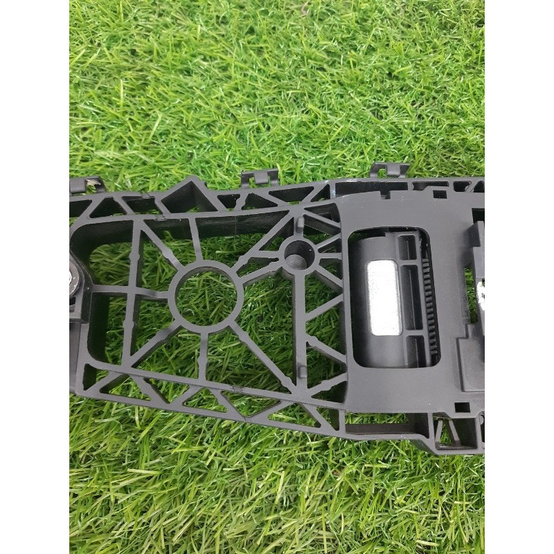 Кронштейн ручки двери (кузов и элементы) Jeep Compass MP 2018 2.4 68242310AB