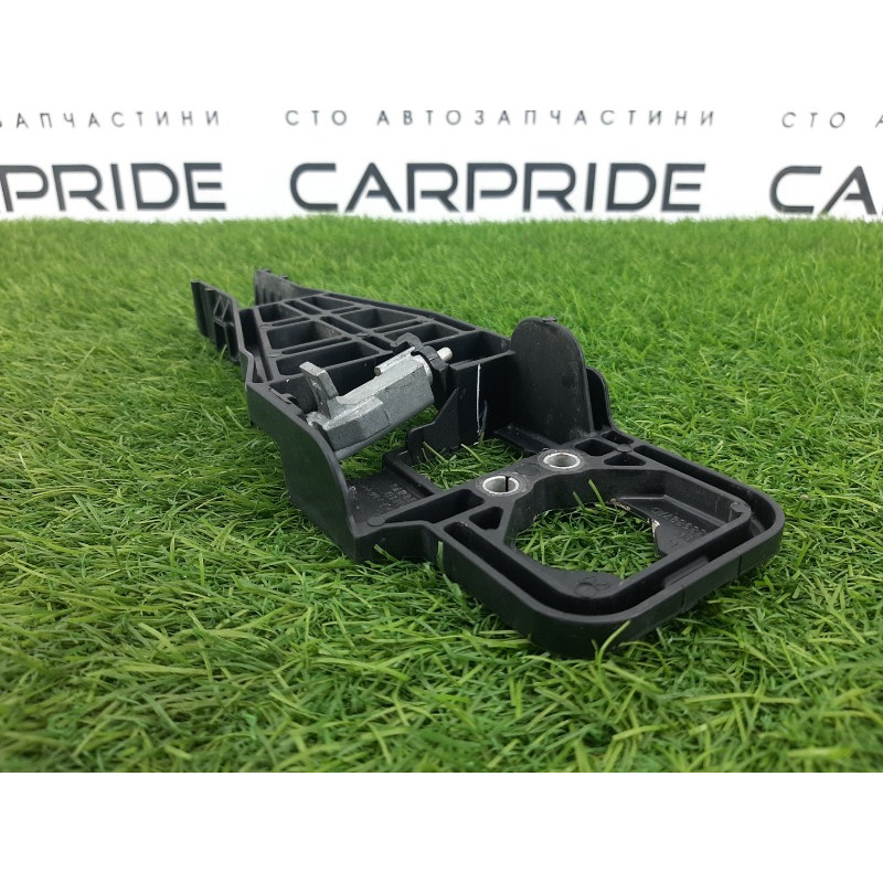 Кронштейн ручки двери (кузов и элементы) Jeep Grand Cherokee WK2 2018 3.6 04589887AD