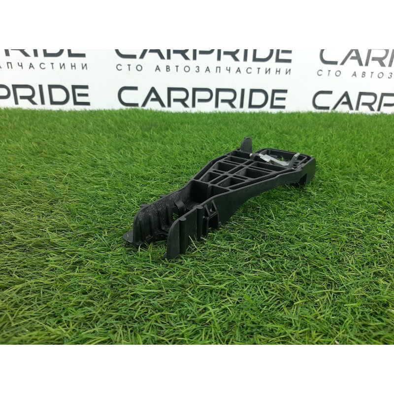 Кронштейн ручки двери (кузов и элементы) Jeep Grand Cherokee WK2 2018 3.6 04589887AD