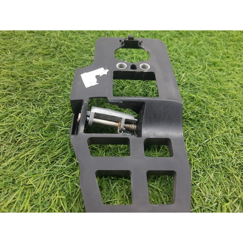 Кронштейн ручки двери (кузов и элементы) Jeep Grand Cherokee WK2 2018 3.6 04589887AD