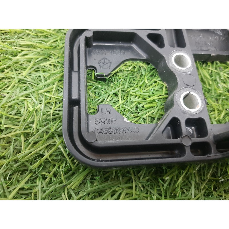 Кронштейн ручки двери (кузов и элементы) Jeep Grand Cherokee WK2 2018 3.6 04589887AD