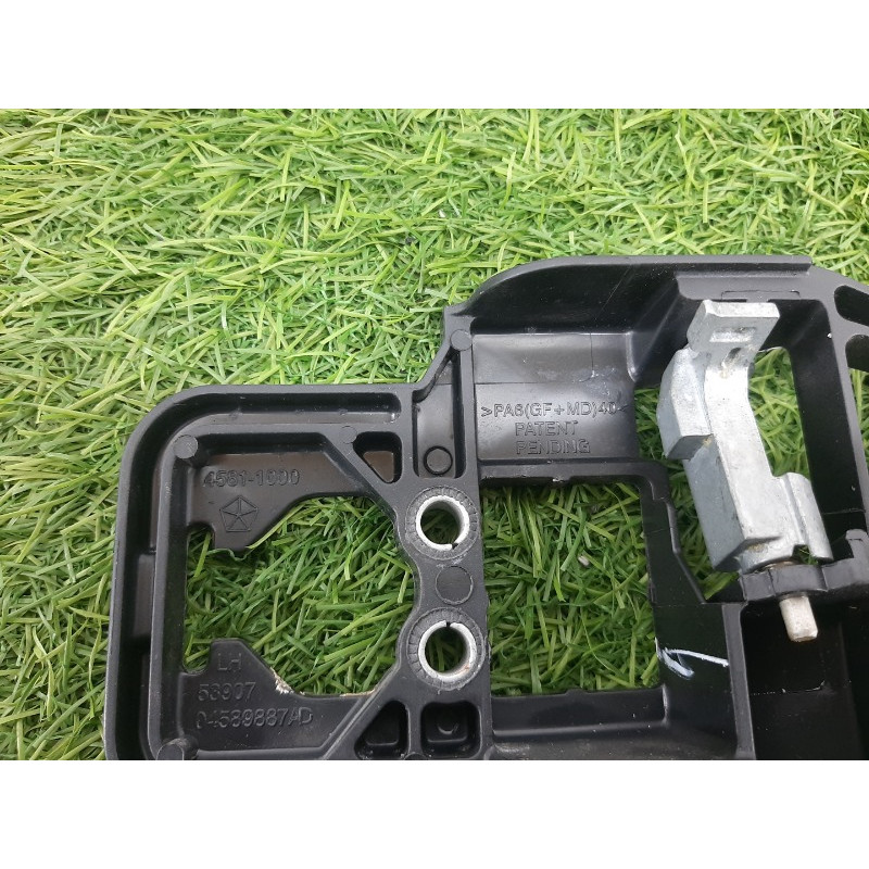 Кронштейн ручки двери (кузов и элементы) Jeep Grand Cherokee WK2 2018 3.6 04589887AD