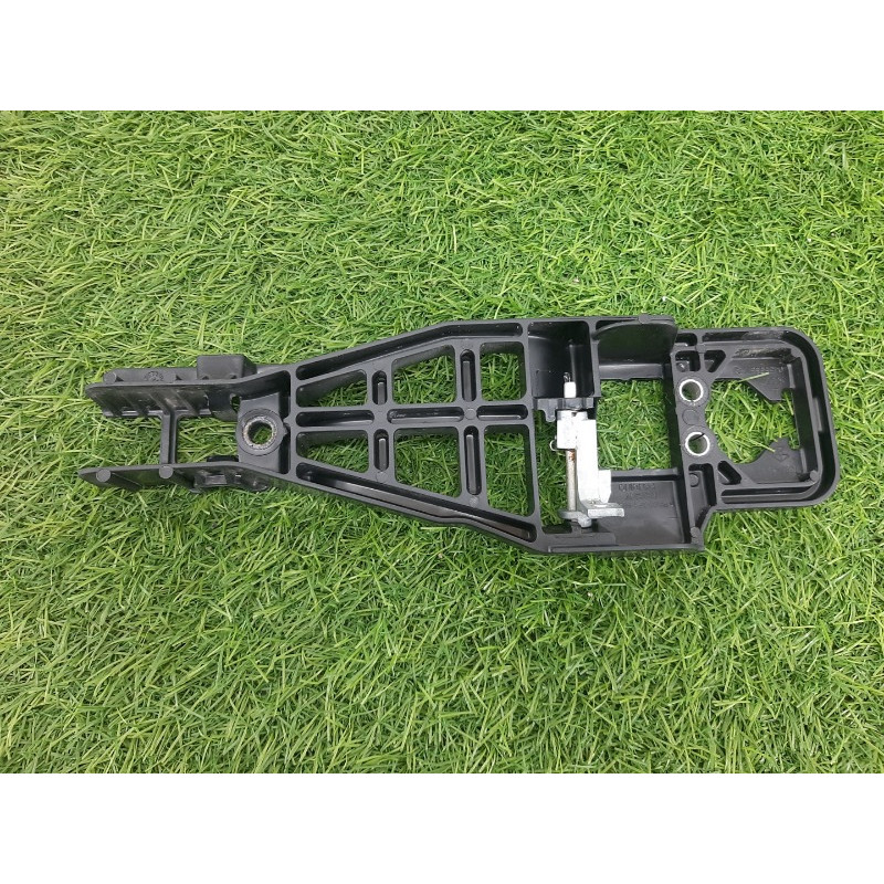 Кронштейн ручки двери (кузов и элементы) Jeep Grand Cherokee WK2 2018 3.6 04589887AD