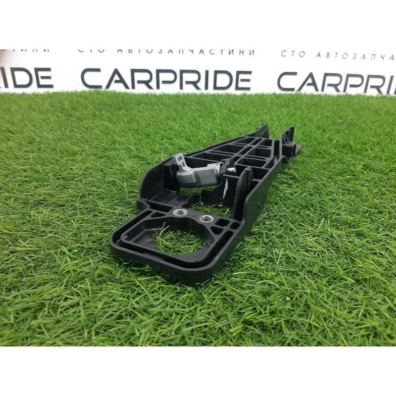 Кронштейн ручки двери (кузов и элементы) Jeep Grand Cherokee WK2 2018 3.6 04589887AD