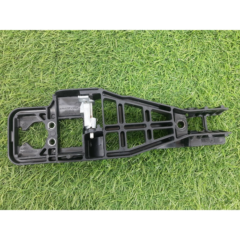 Кронштейн ручки двери (кузов и элементы) Jeep Grand Cherokee WK2 2018 3.6 04589887AD