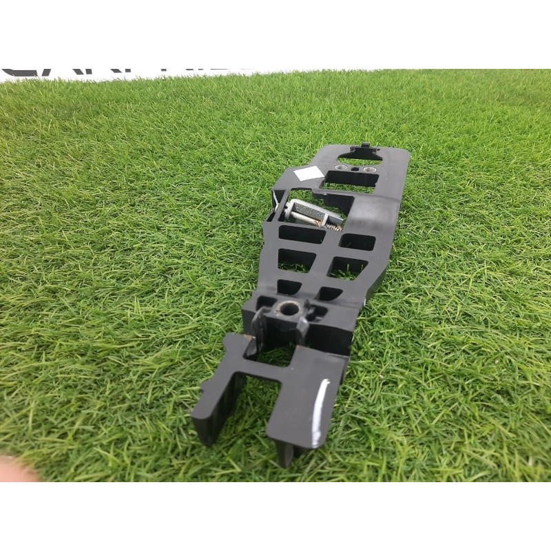 Кронштейн ручки двери (кузов и элементы) Jeep Grand Cherokee WK2 2018 3.6 04589887AD