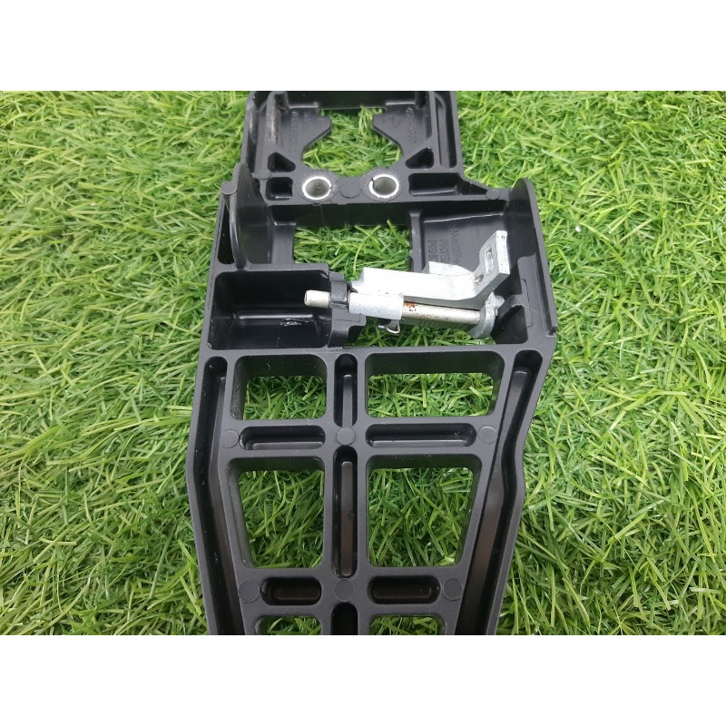 Кронштейн ручки двери (кузов и элементы) Jeep Grand Cherokee WK2 2018 3.6 04589887AD