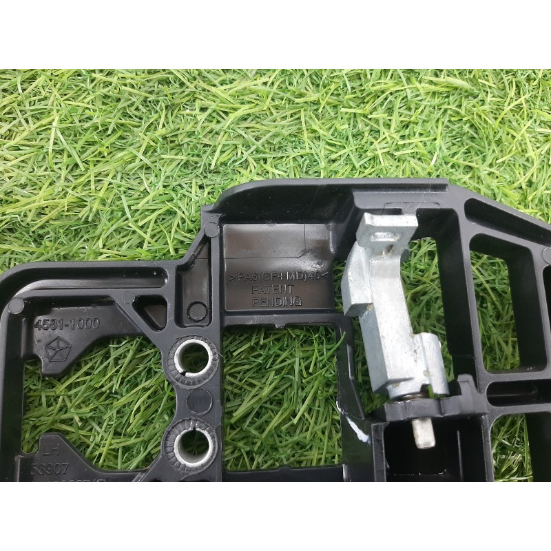 Кронштейн ручки двери (кузов и элементы) Jeep Grand Cherokee WK2 2018 3.6 04589887AD