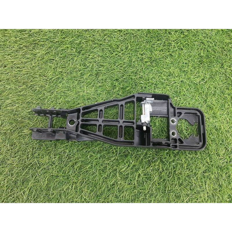 Кронштейн ручки двери (кузов и элементы) Jeep Grand Cherokee WK2 2018 3.6 4589888AD