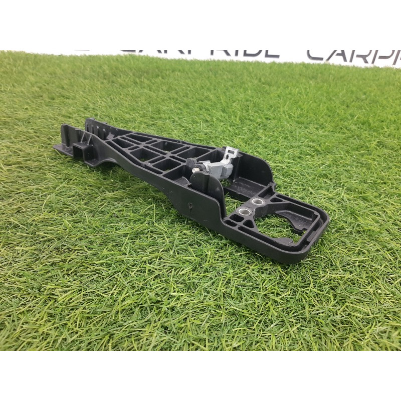 Кронштейн ручки двери (кузов и элементы) Jeep Grand Cherokee WK2 2018 3.6 4589888AD