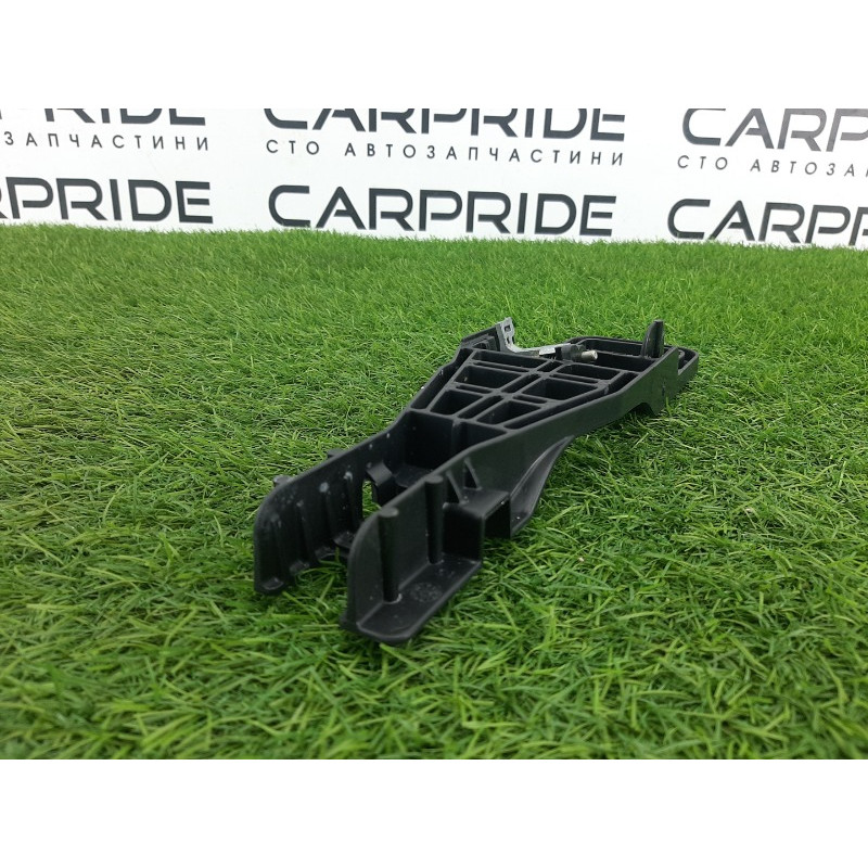 Кронштейн ручки двери (кузов и элементы) Jeep Grand Cherokee WK2 2018 3.6 4589888AD