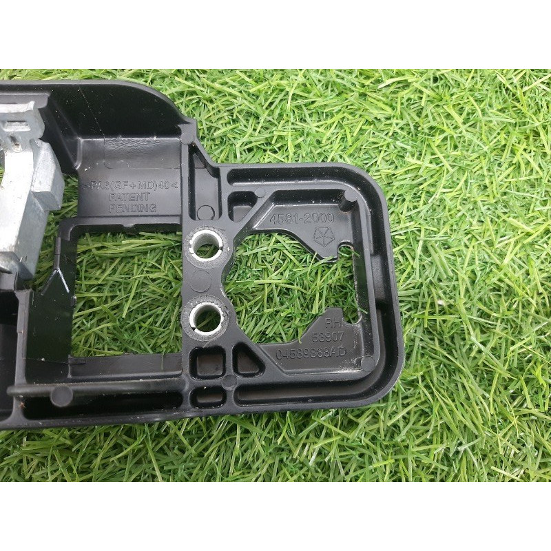 Кронштейн ручки двери (кузов и элементы) Jeep Grand Cherokee WK2 2018 3.6 4589888AD