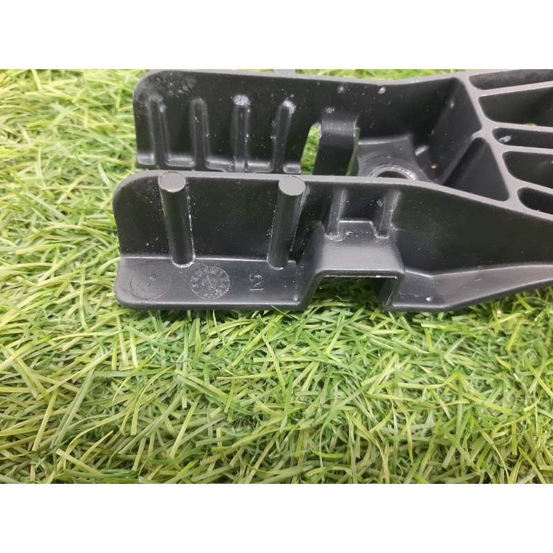 Кронштейн ручки двери (кузов и элементы) Jeep Grand Cherokee WK2 2018 3.6 4589888AD