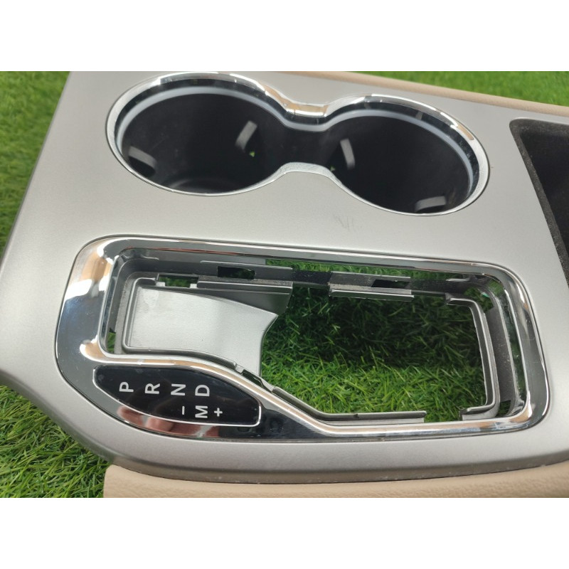 Накладка центральной консоли (салон) Jeep Grand Cherokee WK2 2018 3.6 5VK201S4AE