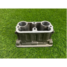 Вставка в гніздо свічки