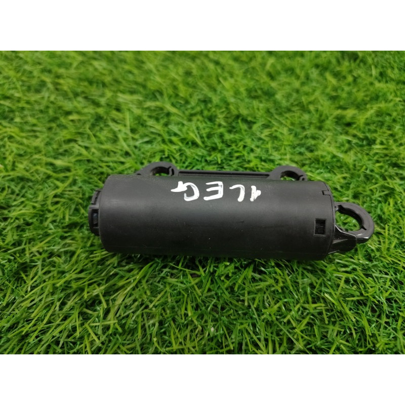 Амортизатор бардачка (салон) Subaru Legacy BN 2016 2.5 66253VA000