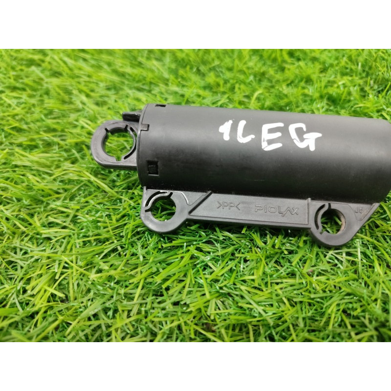 Амортизатор бардачка (салон) Subaru Legacy BN 2016 2.5 66253VA000