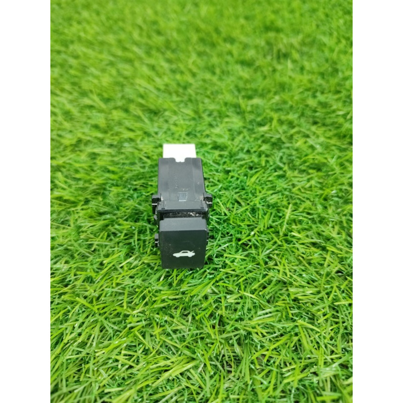 Кнопка открывания крышки багажника (электрика / кнопки) Subaru Legacy BN 2016 2.5 83002AL05A