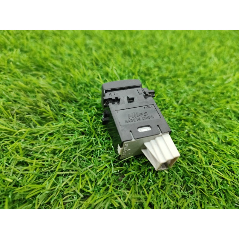 Кнопка открывания крышки багажника (электрика / кнопки) Subaru Legacy BN 2016 2.5 83002AL05A