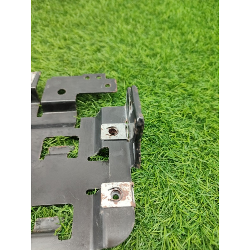 Кронштейн блока управления (кузов и элементы) Jeep Grand Cherokee WK2 2018 3.6 68251949AC