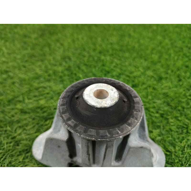 Опора стойки (подвеска) Jeep Grand Cherokee WK2 2018 3.6 68311287AA