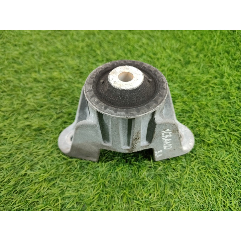 Опора стойки (подвеска) Jeep Grand Cherokee WK2 2018 3.6 68311287AA