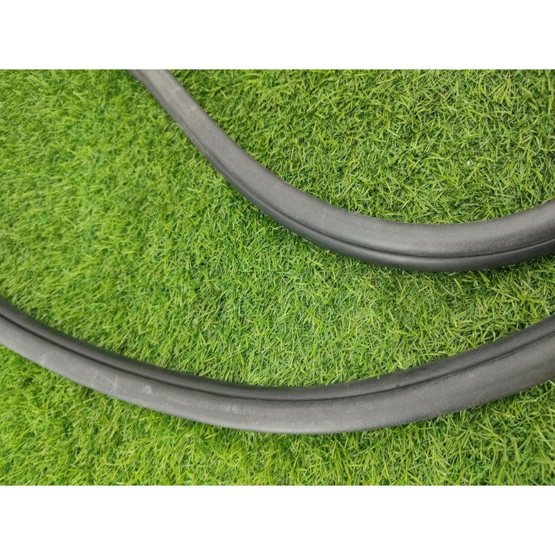 Уплотнитель проема двери (кузов и элементы) Jeep Grand Cherokee WK2 2018 3.6 55399255AE