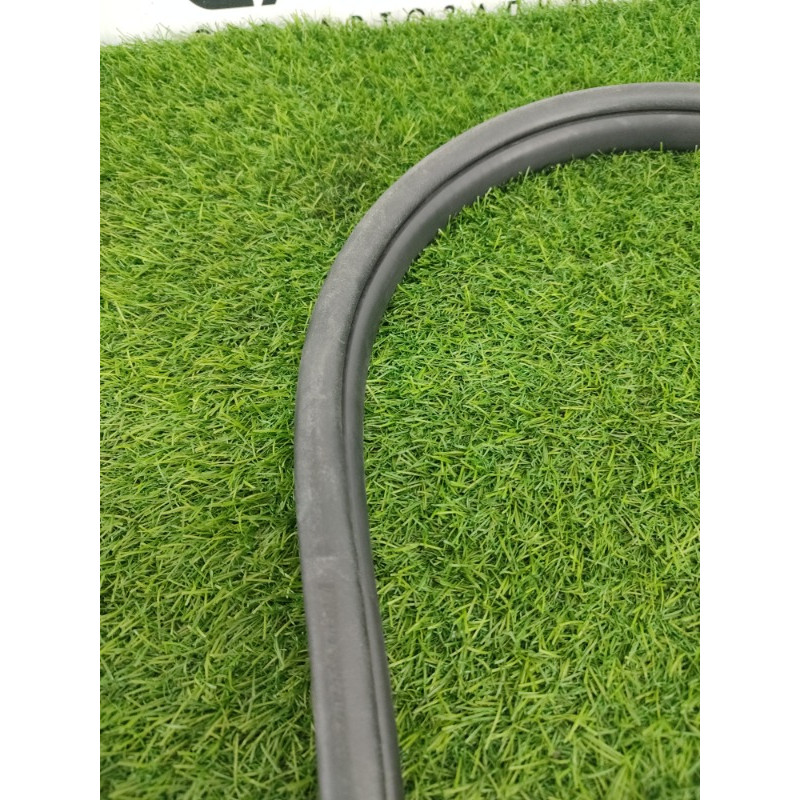 Уплотнитель проема двери (кузов и элементы) Jeep Grand Cherokee WK2 2018 3.6 55399255AE