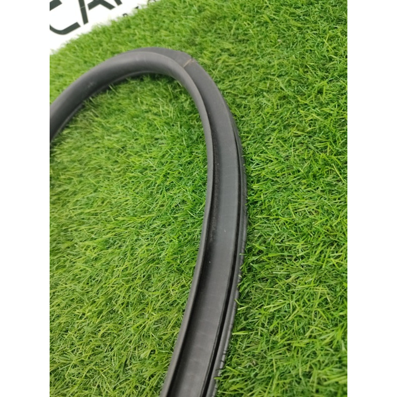 Уплотнитель проема двери (кузов и элементы) Jeep Grand Cherokee WK2 2018 3.6 55399255AE