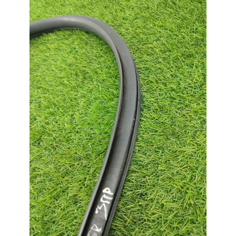 Уплотнитель проема двери (кузов и элементы) Jeep Grand Cherokee WK2 2018 3.6 55399255AE