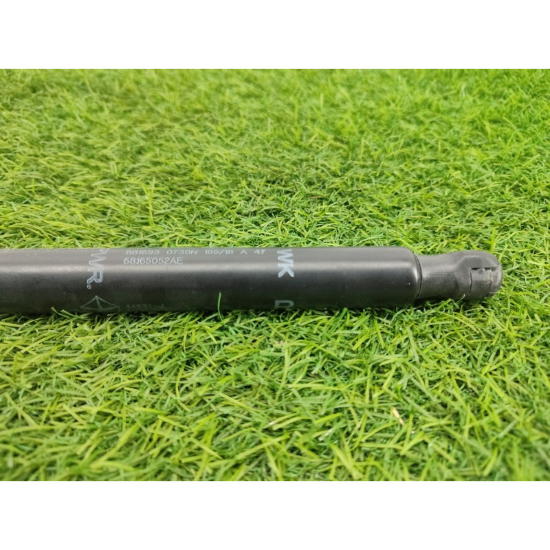 Амортизатор багажника (кузов и элементы) Jeep Grand Cherokee WK2 2018 3.6 68165052AE