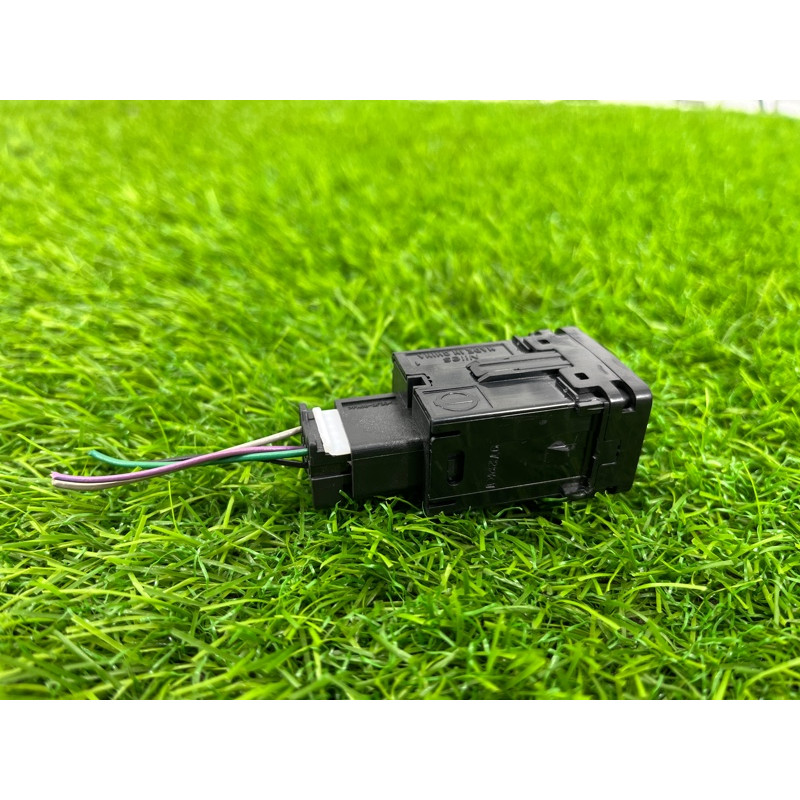 Кнопка открытия лючка топливного бака (электрика / кнопки) Nissan Rogue T32 2020 2.5 252806FL0A