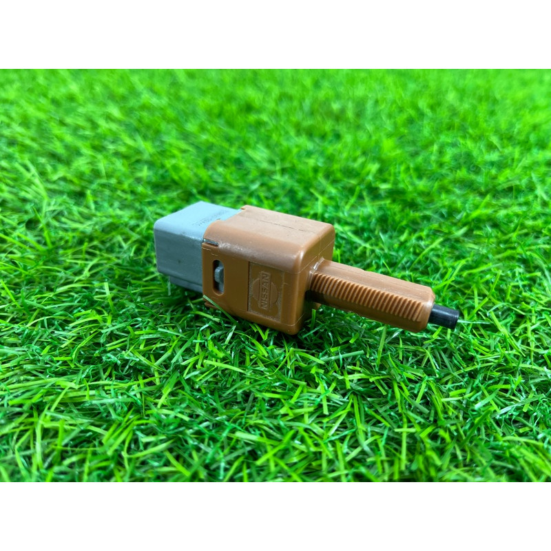 Концевик педали тормоза (электрика / датчики) Nissan Rogue T32 2020 2.5 25320JN00A