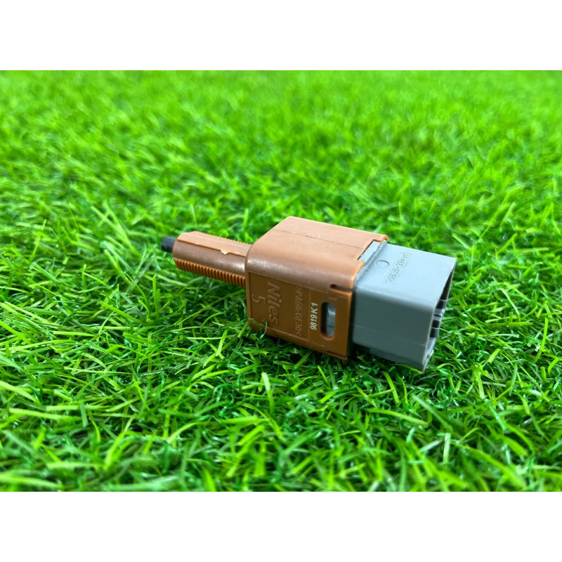 Концевик педали тормоза (электрика / датчики) Nissan Rogue T32 2020 2.5 25320JN00A