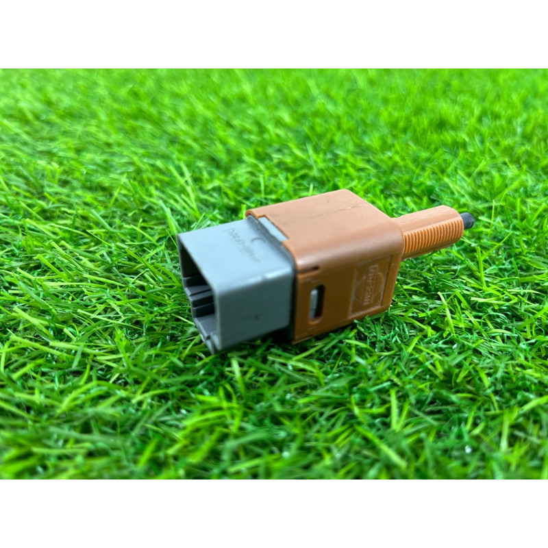 Концевик педали тормоза (электрика / датчики) Nissan Rogue T32 2020 2.5 25320JN00A