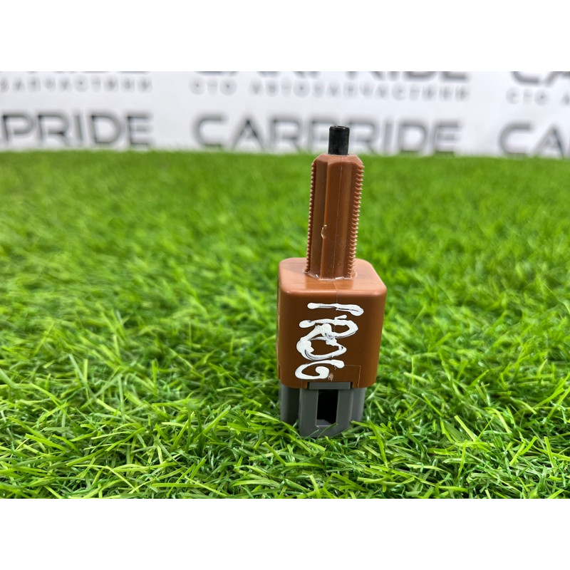 Концевик педали тормоза (электрика / датчики) Nissan Rogue T32 2020 2.5 25320JN00A