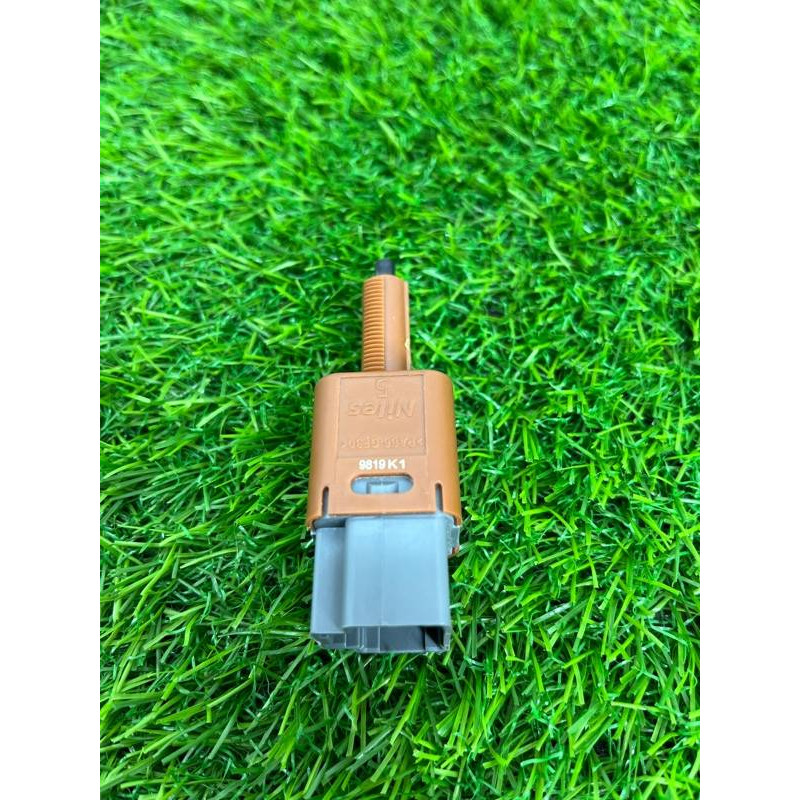 Концевик педали тормоза (электрика / датчики) Nissan Rogue T32 2020 2.5 25320JN00A