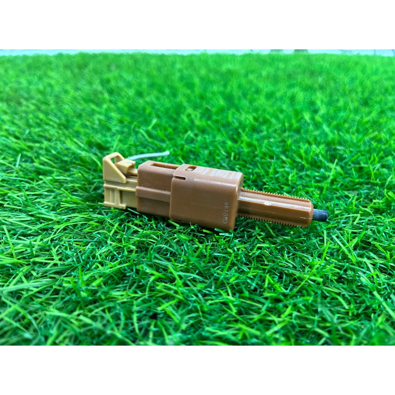 Концевик педали тормоза (электрика / датчики) Nissan Rogue T32 2020 2.5 253003RA0A