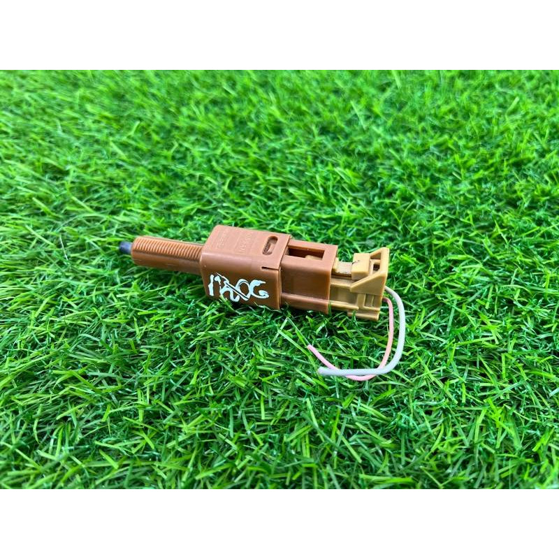 Концевик педали тормоза (электрика / датчики) Nissan Rogue T32 2020 2.5 253003RA0A